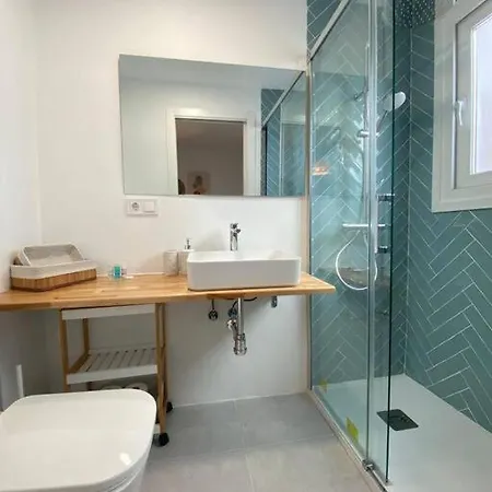 Stylish Seaside 3 Bed With Terrace + Sea View Appartement