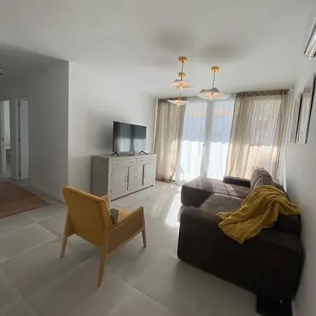 Stylish Seaside 3 Bed With Terrace + Sea View Appartement *