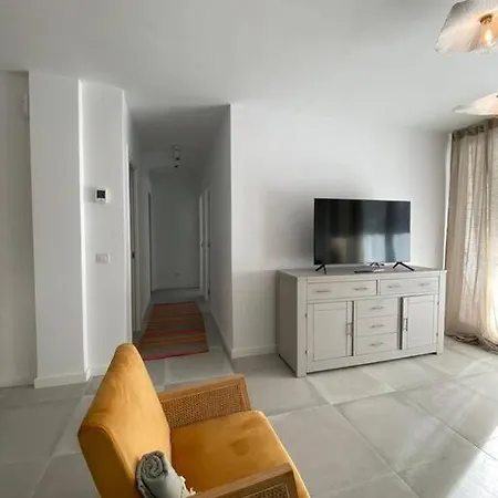Appartement Stylish Seaside 3 Bed With Terrace + Sea View